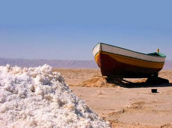 Unrefined Ocean Sea Salt versus Refined Salt – Table Salt