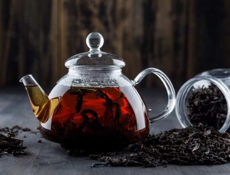 Start Drinking Tea – Black Tea and Other Favorites May Boost Your Health in Later Life